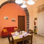 Siciliaetnamare לינה וארוחת בוקר